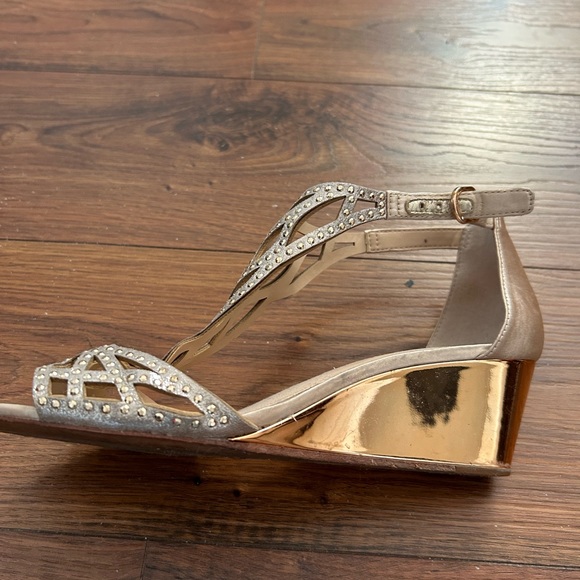 Gold Vince Camuto sandals - worn a few times - bought for wedding-size 8 - Picture 2 of 3